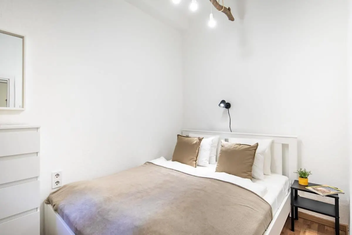 Convenient Apartment At Gastro Driven Location Budapest