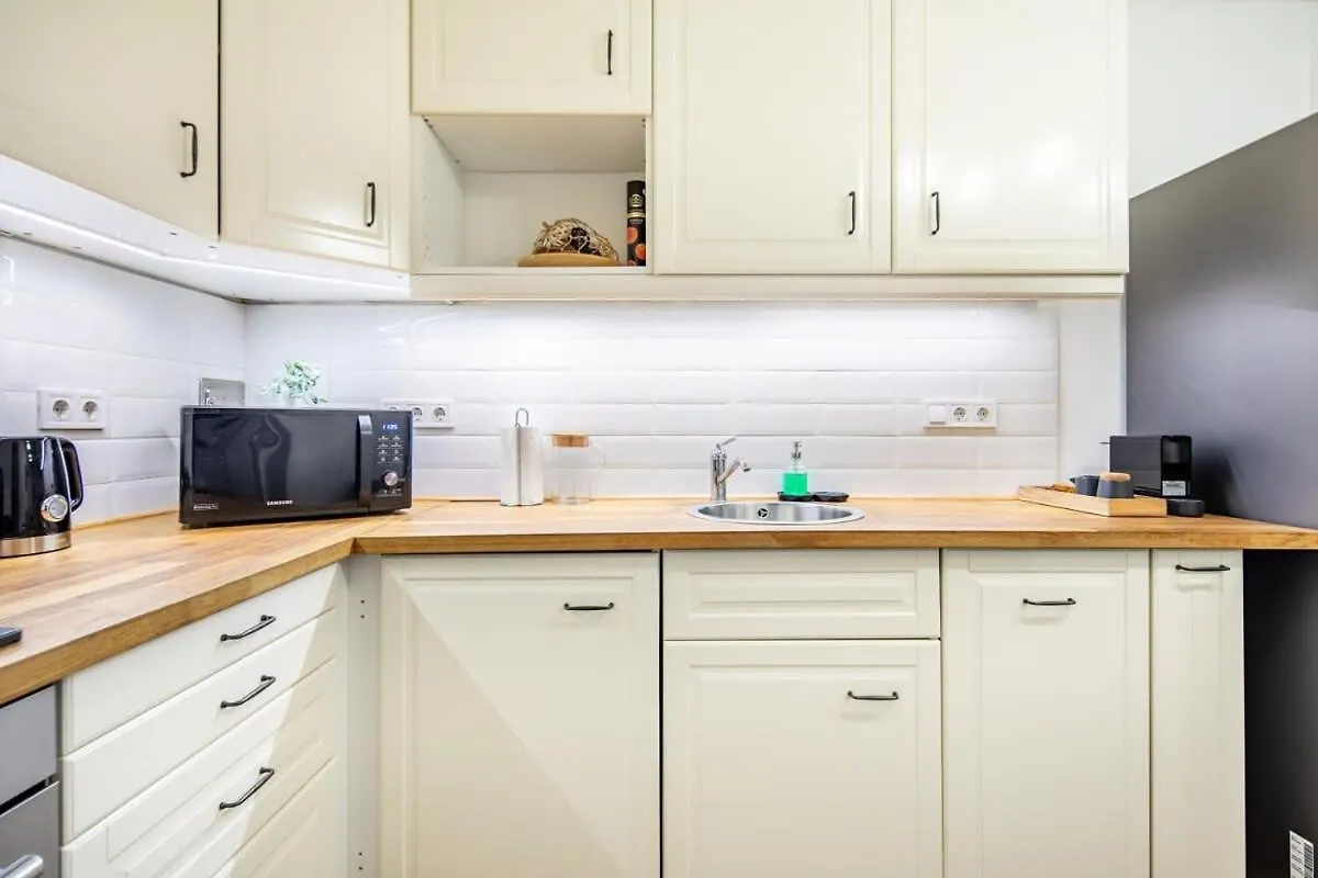 Convenient Apartment At Gastro Driven Location Budapest