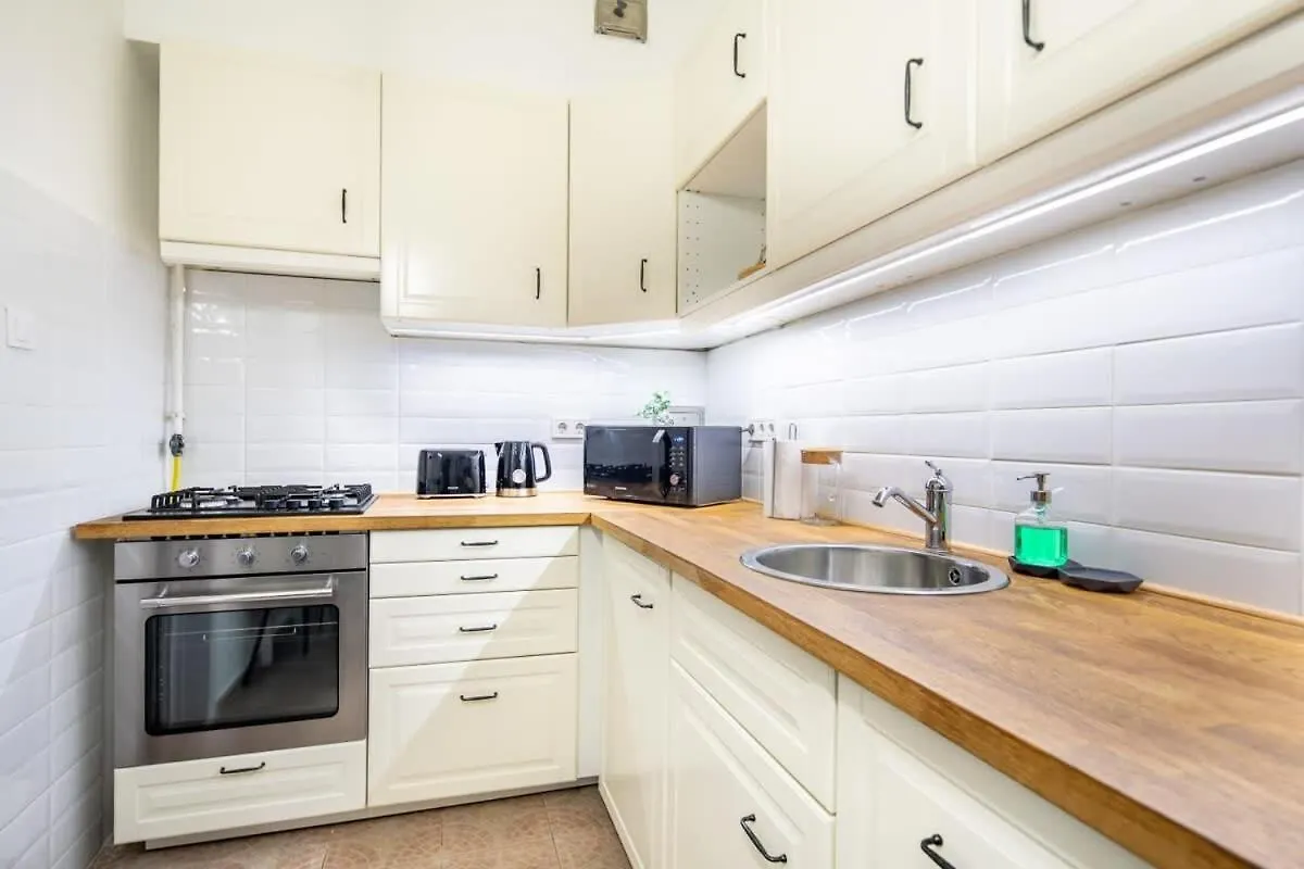 Convenient Apartment At Gastro Driven Location Budapest